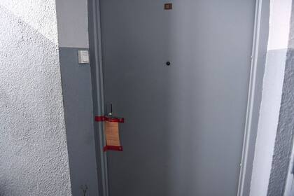 La puerta del departamento donde encontraron el cadaver de la infante francesa