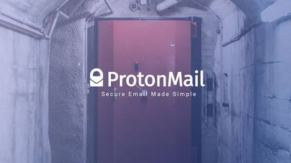 La puerta del sitio donde se alojan los servidores de ProtonMail, bajo 1000 metros de roca granítica, en Suiza