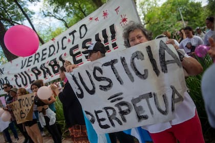 La puerta donde se espera el veredicto del juicio Cecilia en Chaco