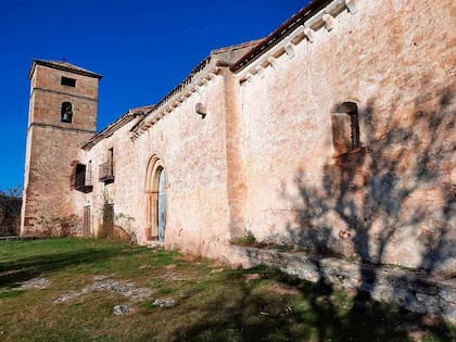 La puerta principal del monasterio de La Monjía (Idealista)