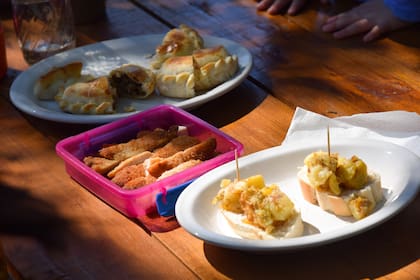 La Pulpería sirve algunos bocadillos y servicio de cafetería.