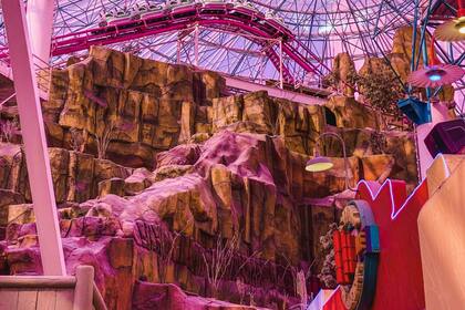 La pulsera del recinto permite utilizar casi todos los juegos, aunque algunos se pagan por separado