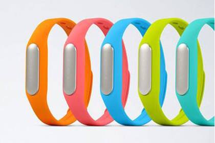 La pulsera MiBand de Xiaomi estará disponible en varios colores y permitirá desbloquear la pantalla de un teléfono móvil