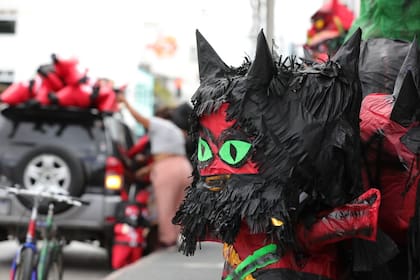 La quema del diablo debe realizarse con supervisión de adultos y medidas de seguridad (igssgt.org)