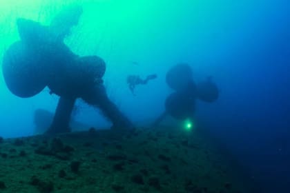 La quilla del acorazado japonés Nagato, que se hundió dado vuelta y corre el riesgo de sufrir un colapso y perder gran cantidad de combustible