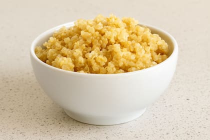 La quinoa aporta grasas saludables y es una fuente de proteína