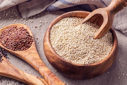 La quinoa es rica en magnesio, hierro, vitaminas del grupo B y flavonoides antioxidantes