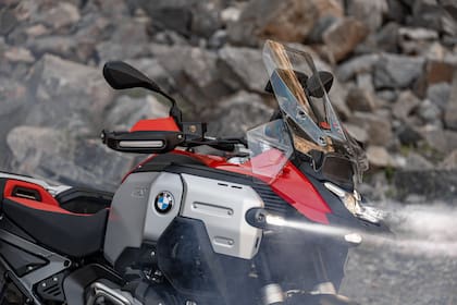 La R 1300 GS Adventure llega con un nuevo conjunto lumínico con óptica Matrix LED