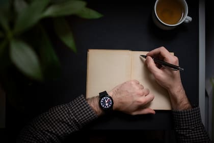 La RAE desmiente abreviaturas como “hs” o “hrs” para indicar la hora