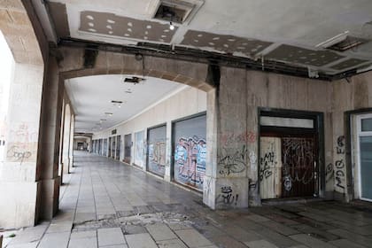 La rambla tiene grandes problemas en su imagen y también algunas cuestiones más profundas, que hacen a su infraestructura