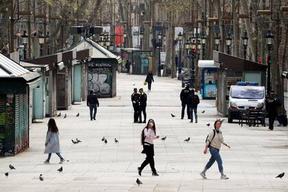 La Rambla, un paseo obligado en Barcelona, se encuentra casi desierta