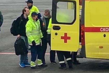 La rápida reacción de asistentes de vuelo y paramédicos ayudó a Navalny