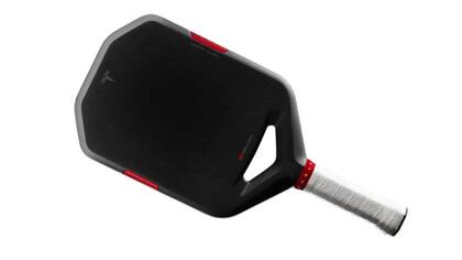 La raqueta de pickleball de Tesla cuesta 350 dóalres (Tesla)