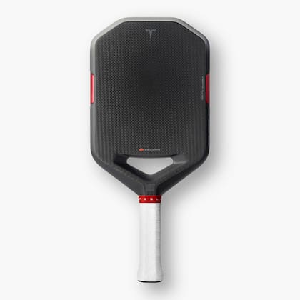 La raqueta de pickleball de Tesla está agotada por el momento (Tesla)