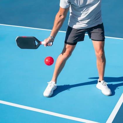 La raqueta de pickleball de Tesla está basada en la aerodinámica de sus autos (Tesla)