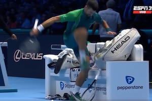 Djokovic jugó tres horas, superó su propia marca, y se fue del estadio con dos raquetas menos