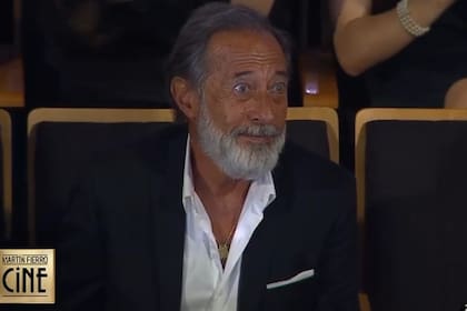 La reacción de Guillermo Francella ante el discurso de Norman Briski (Foto: Captura de TV /América)