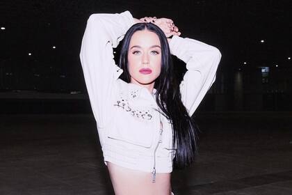 La reacción de Katy Perry ante la falla en su vestuario fue celebrada por fans y medios, destacando su profesionalismo y sentido del humor