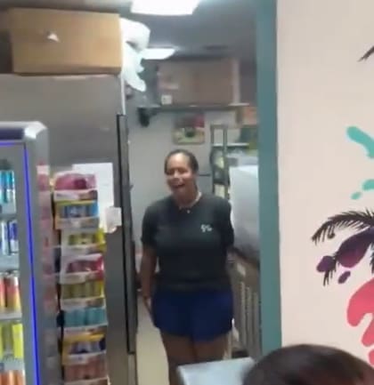 La reacción de la dueña del local