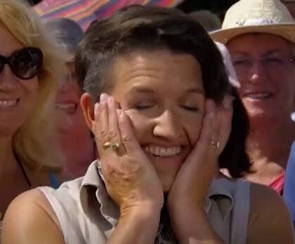 La reacción de la mujer al enterarse del valor del anillo