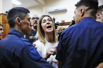 Adriana Aruj, la madre de Macarena Mendizabal, se indignó ante el fallo