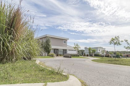 La readecuación estructural implica que los vecinos de los barrios deberían volver a realizar sus escrituras, realizar los planos y los estados parcelarios.