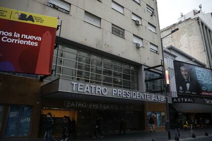 La reapertura del Teatro Alvear, en la avenida Corrientes