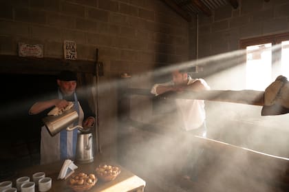 La recepción de los visitantes en Finca Caballo Blanco