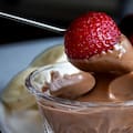 La receta ideal para San Valentín que combina frutillas, chocolate y un toque de alcohol