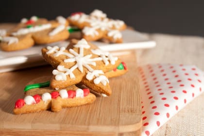 Decorar galletas navideñas es una excelente oportunidad para compartir un momento en familia (Archivo)