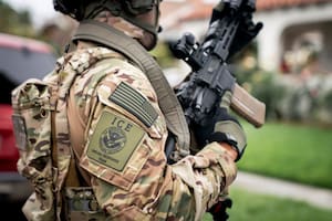 El ICE frena una medida que beneficia a sus agentes y a inmigrantes latinos que sean detenidos