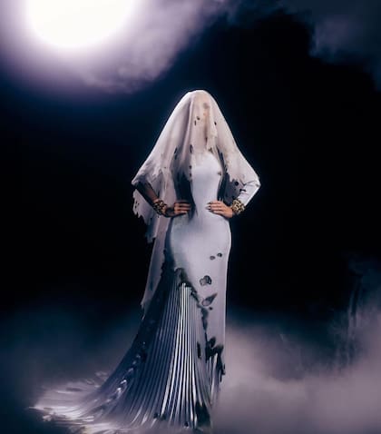 La reconocida cantante Ivete Sangalo, otra de las "damas de honor" de la fiesta, eligió ser una novia fantasma.  