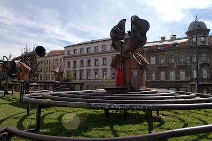 La reconstrucción de Sarajevo comenzó inmediatamente al cesar las hostilidades y hacia 2003 la mayor parte de la ciudad ya había sido reparada