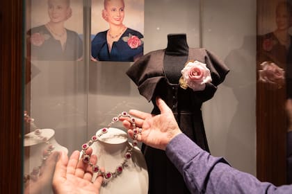 La recreación de la bijouterie de Evita que utilizaron para el musical de Broadway.