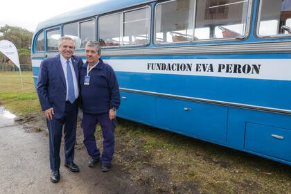 La recuperación de un colectivo de la Fundación Eva Perón fue parte de la agenda del Presidente en Chapadmalal