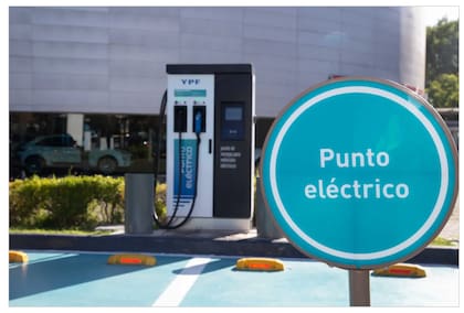 La red de cargadores eléctricos de YPF conecta más de 1400 Km con 40 estaciones de carga
