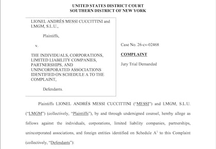 La red operaba bajo múltiples nombres ficticios y mantenía cuentas bancarias en el exterior; cuando una cuenta era bloqueada, registraba una nueva identidad y continuaba operando