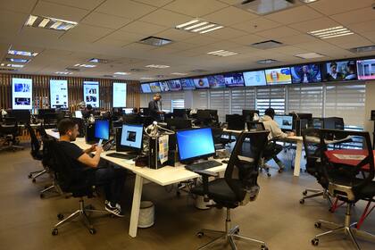 La redacción de los noticieros de Telefe. Actualmente el numeroso equipo de periodistas y productores debió ser dividido en burbujas sanitarias para prevenir contagios masivos de Covid