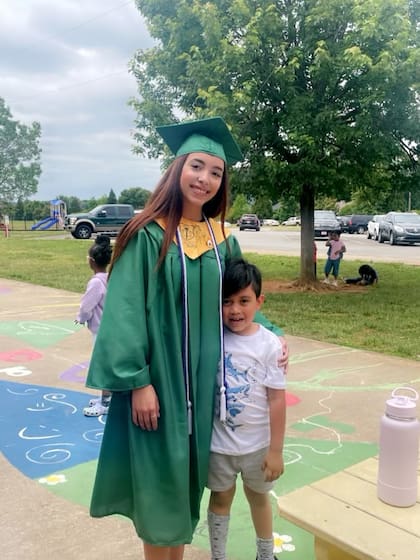 La redada implicó la detención de la estudiante, su hermano y su madre, aunque estos dos últimos fueron liberados