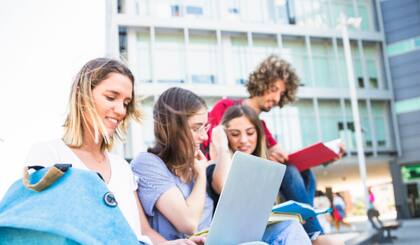 La reducción de programas como educación para sordos o ingeniería ambiental refleja un cambio en las prioridades del sistema universitario público