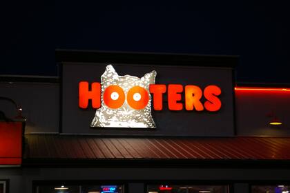 La reestructuración de Hooters ya está en marcha tras la decisión de la junta