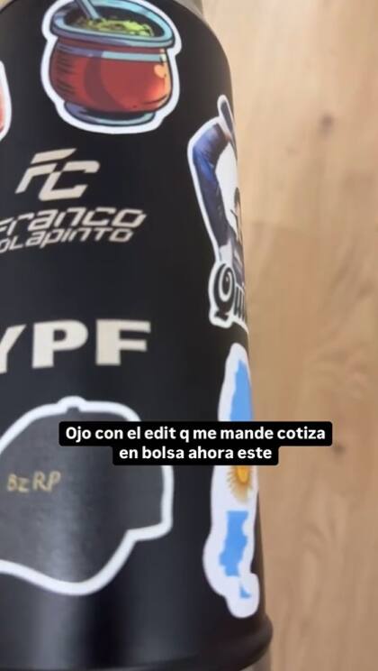 La referencia a Bizarrap que Colapinto puso en su termo