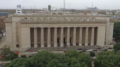 La reforma de la ley garantiza la gratuidad y elimina los exámenes de ingreso