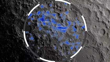 La región que rodea al cráter Cabeus en el polo sur lunar posee zonas con un contenido significativo de agua