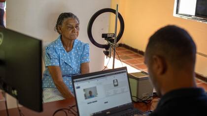 La Registraduría de Colombia, a cargo de la emisión de cédulas, realizó una campaña reciente para identificar comunidades indígenas excluidas del registro civil.