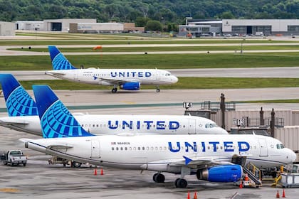 La regla abarca desde música y películas hasta la navegación en redes sociales, para prohibir cualquier emisión de audio que pueda perturbar la experiencia de viaje de otros pasajeros en la cabina.