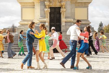 "La regla máxima es que los números musicales siempre tienen que llevar la historia hacia adelante", dice Álvarez respecto del género