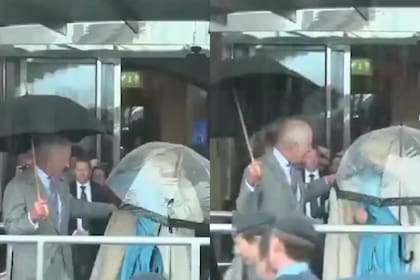 La reina Camilla tuvo problemas con su abrigo y el rey intentó ayudarla (Foto: Captura de video)