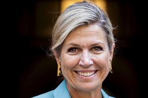 La reina de los Países Bajos se lució con un vestido turquesa y un llamativo accesorio en la cabeza (Foto: Instagram @patrickvkatwijk)