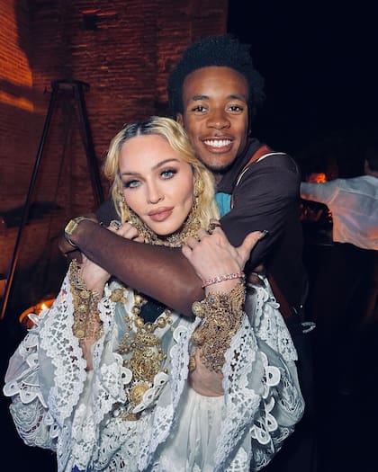 La Reina del Pop con su hijo David Banda en una tierna foto.